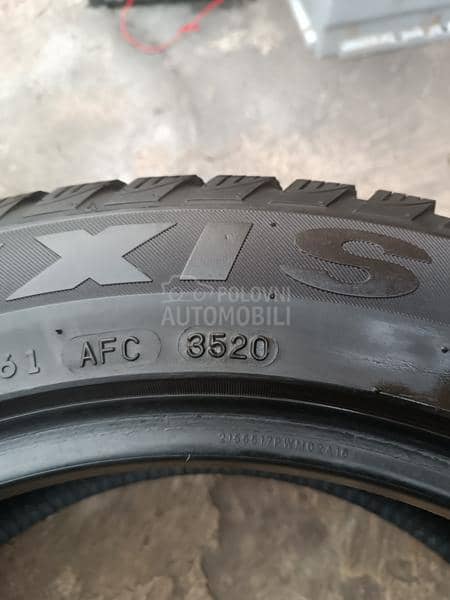 Maxxis 215/55 R17 Zimska