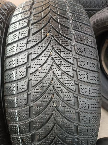 Maxxis 215/55 R17 Zimska