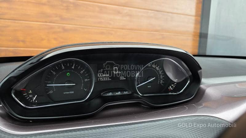 Peugeot 2008 1.2 VTi ULTRA BRONSE