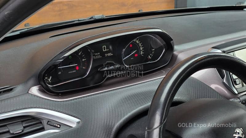 Peugeot 2008 1.2 VTi ULTRA BRONSE