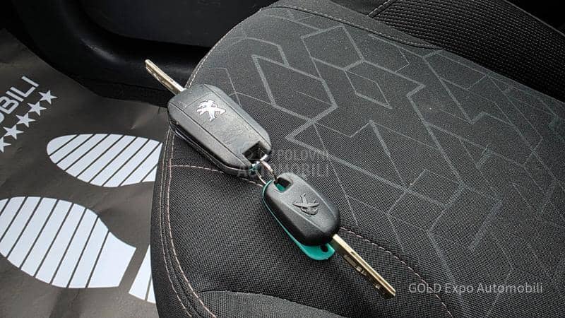 Peugeot 2008 1.2 VTi ULTRA BRONSE