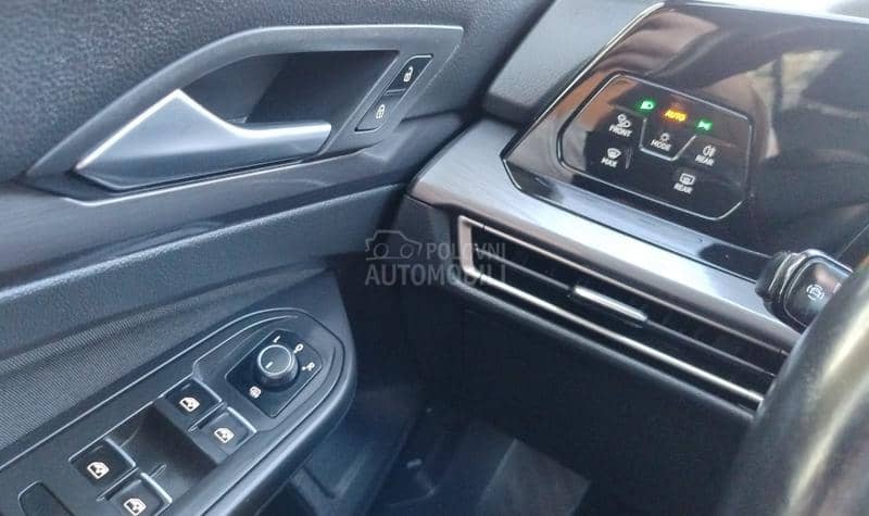 Volkswagen Golf 8 2.0tdi style V.Serv.