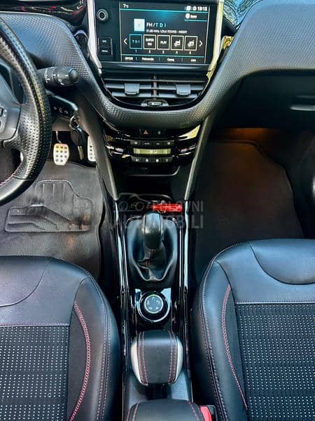 Peugeot 2008 1.2 GT LINE