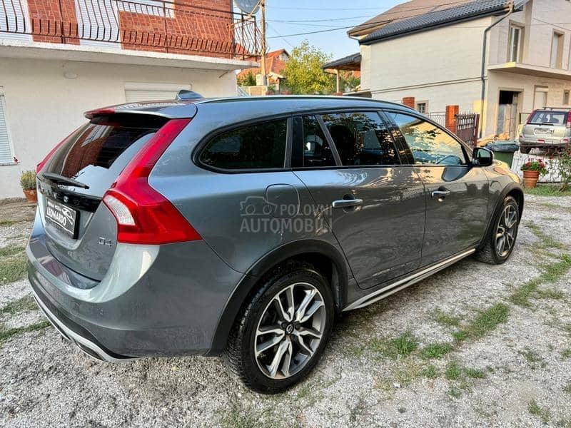 Volvo V60 Cross Country 2.0 D