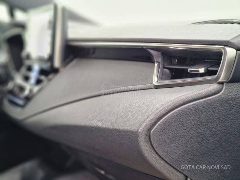 Toyota Corolla 1.2 LUNA