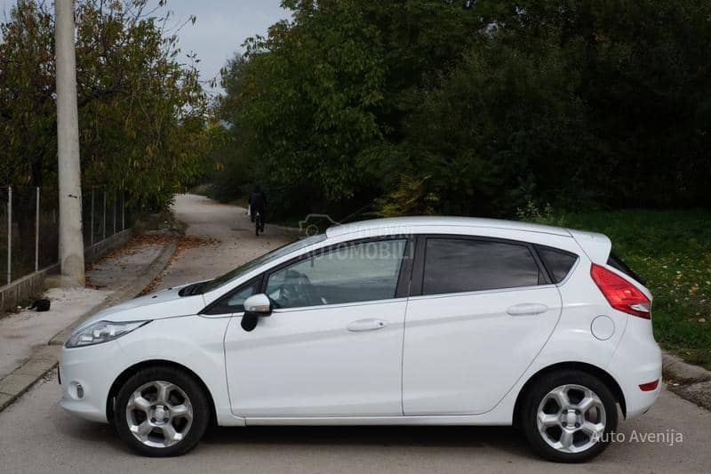 Ford Fiesta 1.4i TNG TITANIUM