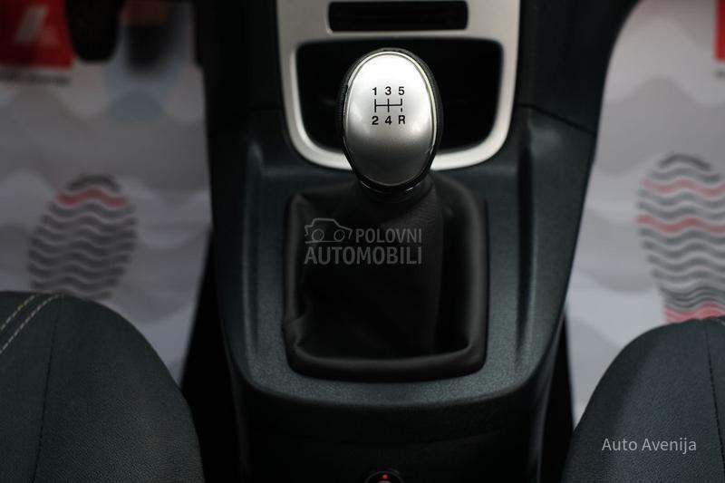 Ford Fiesta 1.4i TNG TITANIUM