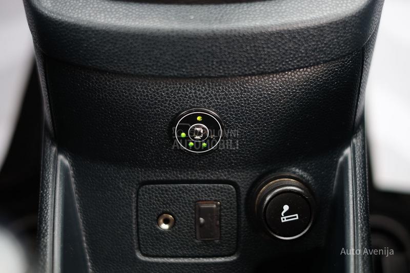 Ford Fiesta 1.4i TNG TITANIUM