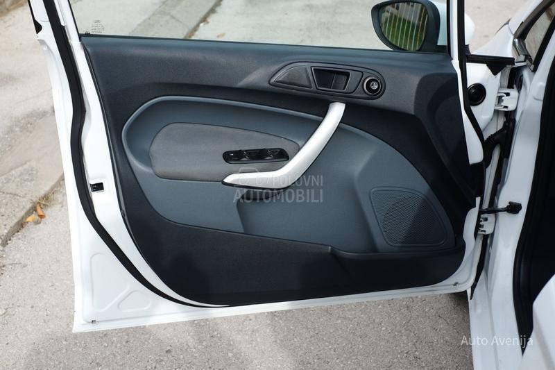 Ford Fiesta 1.4i TNG TITANIUM