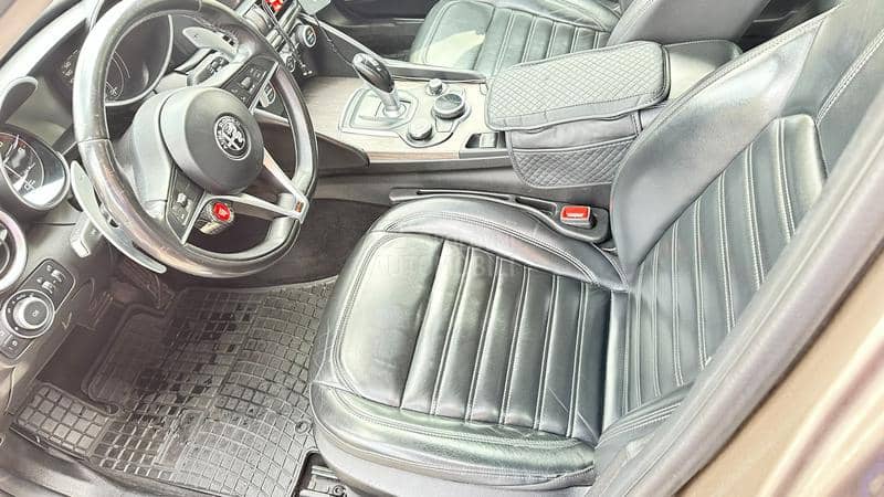 Alfa Romeo Giulia 2.2 AT