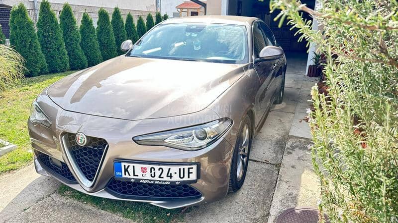 Alfa Romeo Giulia 2.2 AT