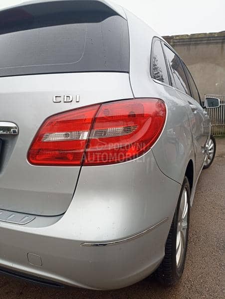 Mercedes Benz B 200 