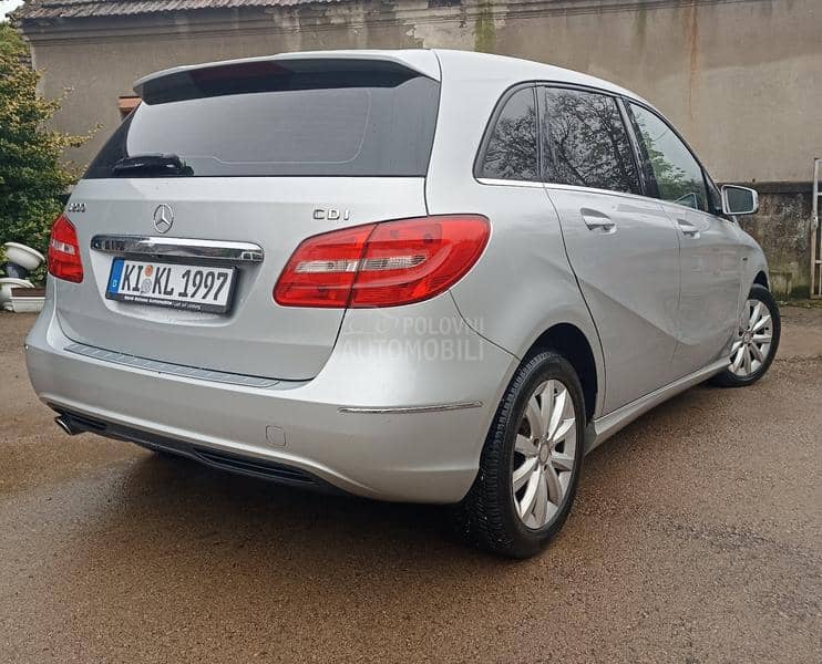 Mercedes Benz B 200 