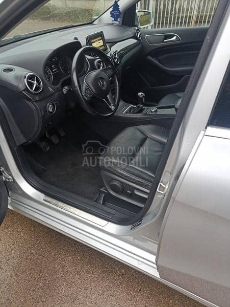 Mercedes Benz B 200 