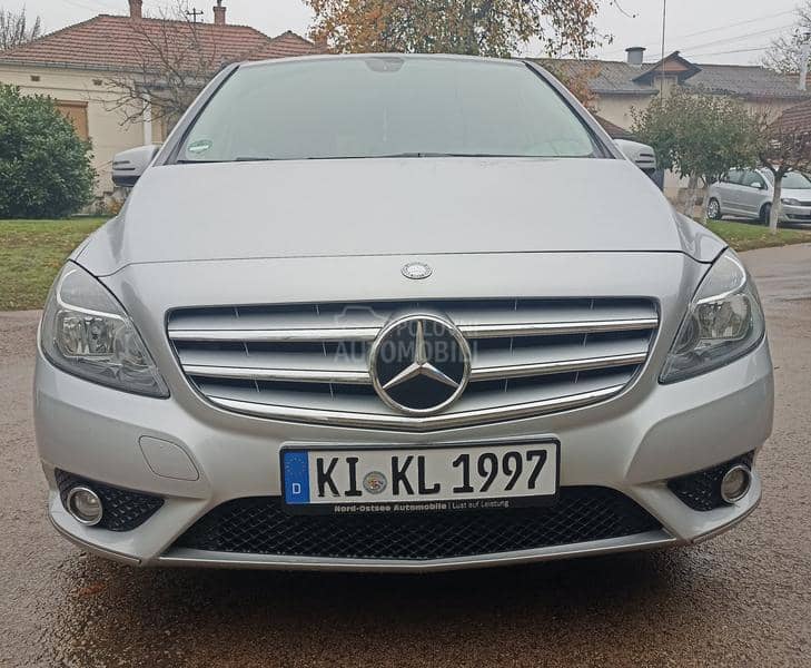 Mercedes Benz B 200 