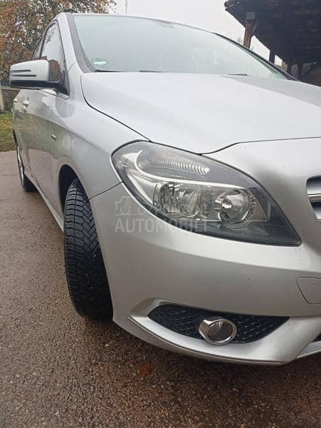 Mercedes Benz B 200 
