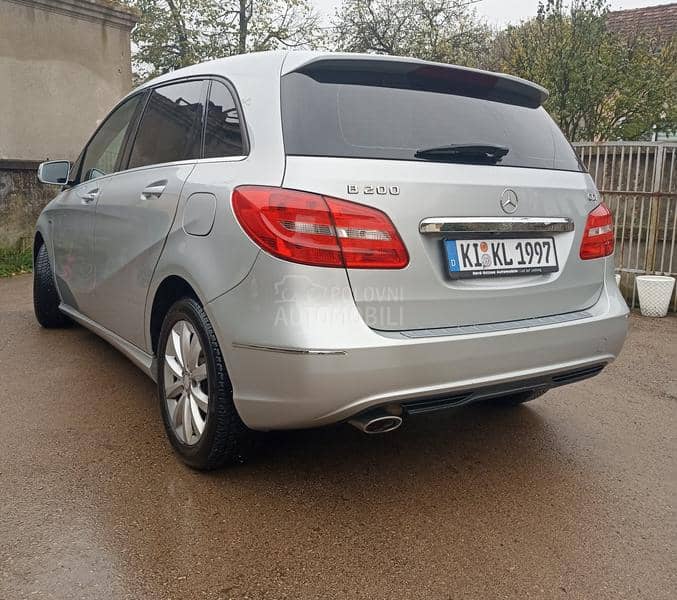 Mercedes Benz B 200 
