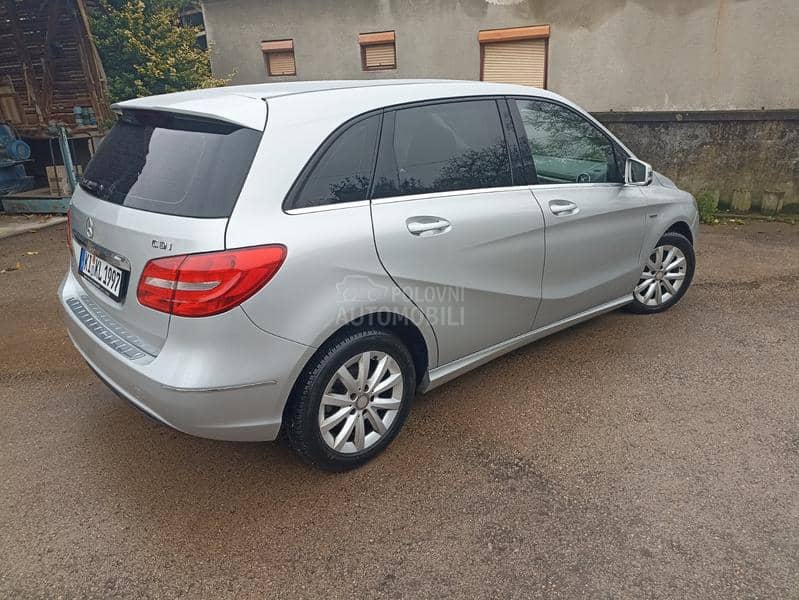 Mercedes Benz B 200 