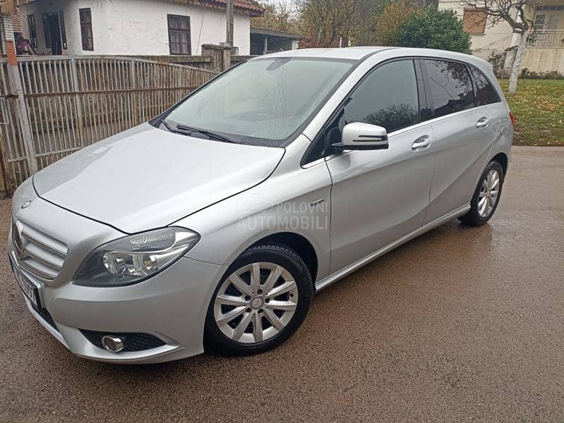 Mercedes Benz B 200 