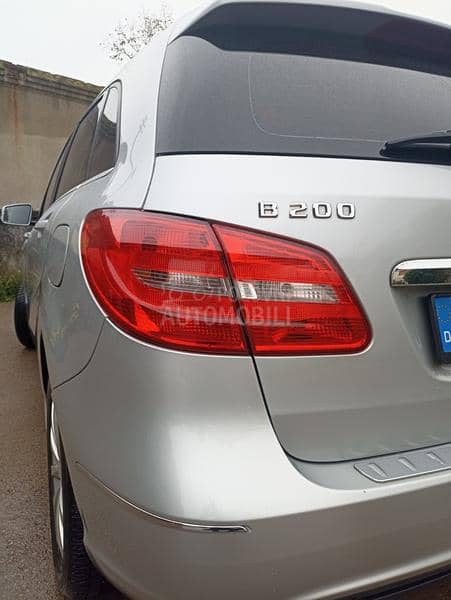 Mercedes Benz B 200 