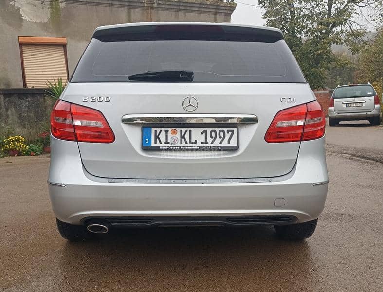 Mercedes Benz B 200 