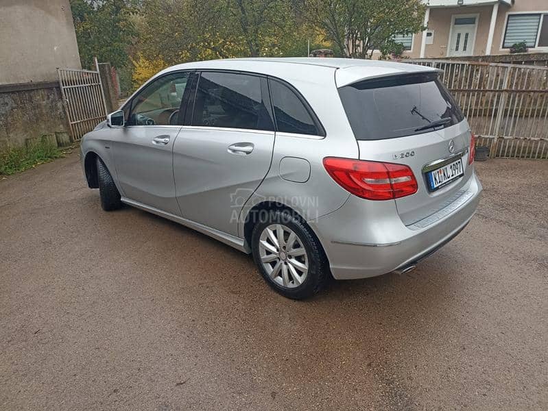 Mercedes Benz B 200 