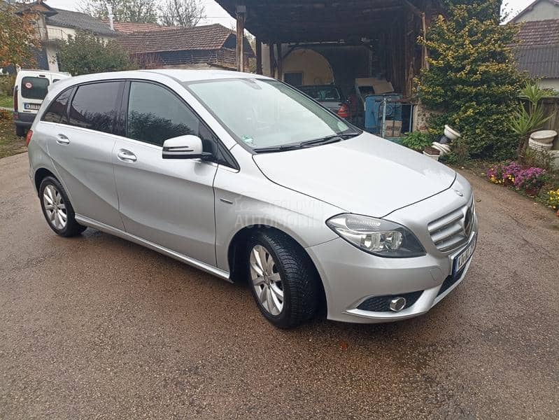Mercedes Benz B 200 