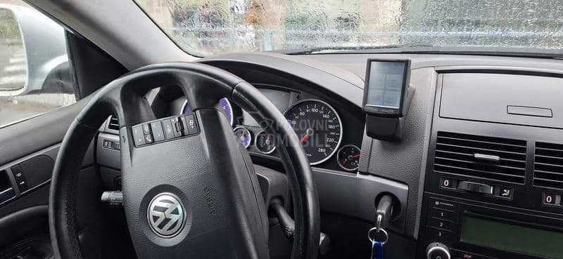 Volkswagen Touareg reg celu godinu
