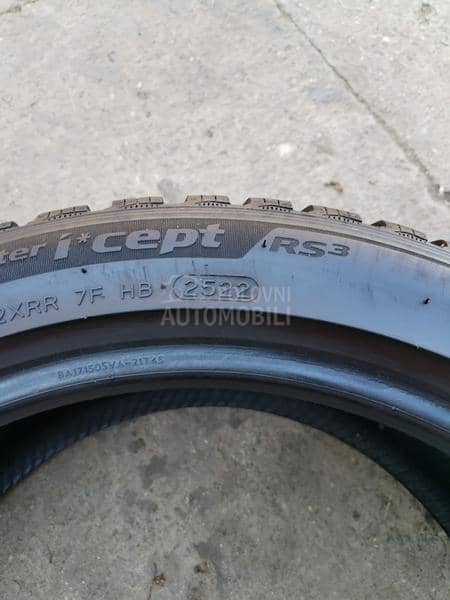 Hankook 225/45 R17 Zimska