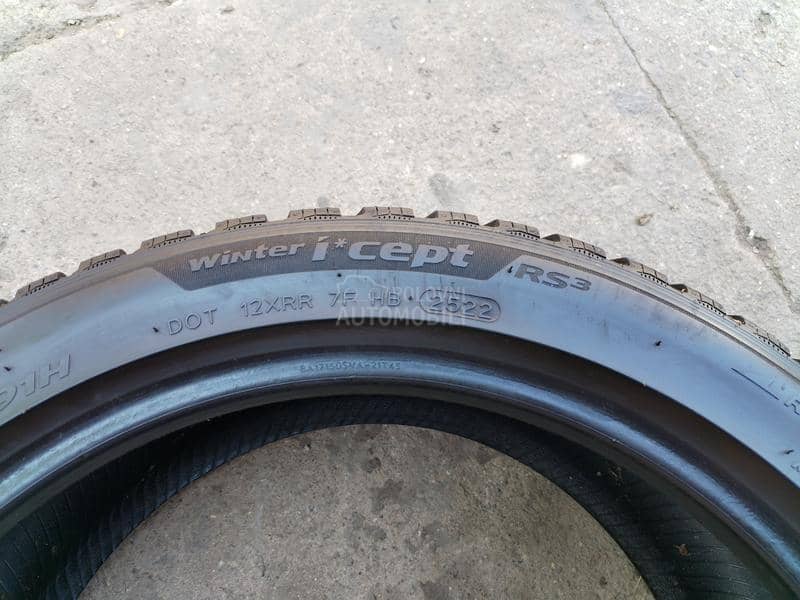 Hankook 225/45 R17 Zimska