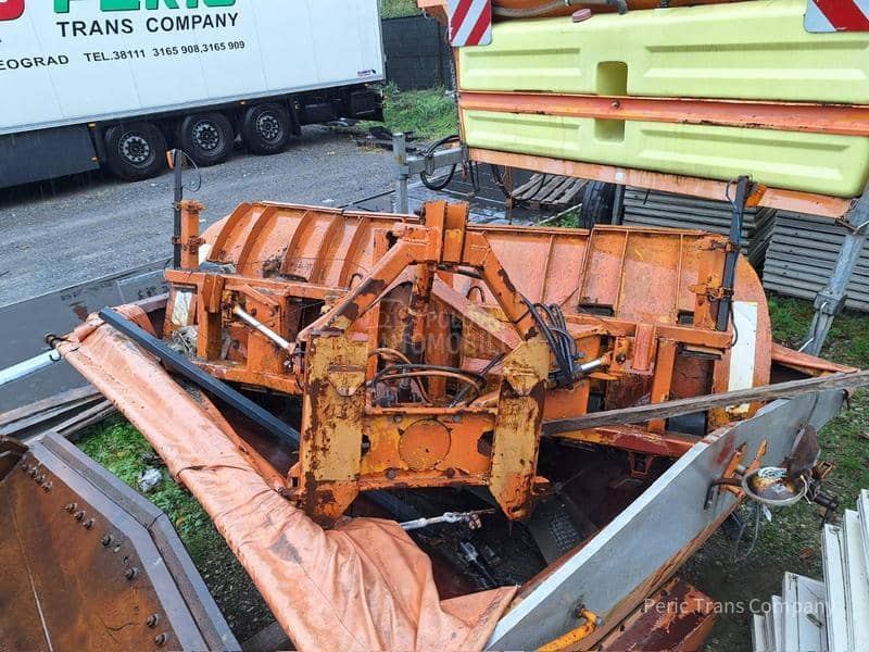 Raonik za sneg i posipač soli