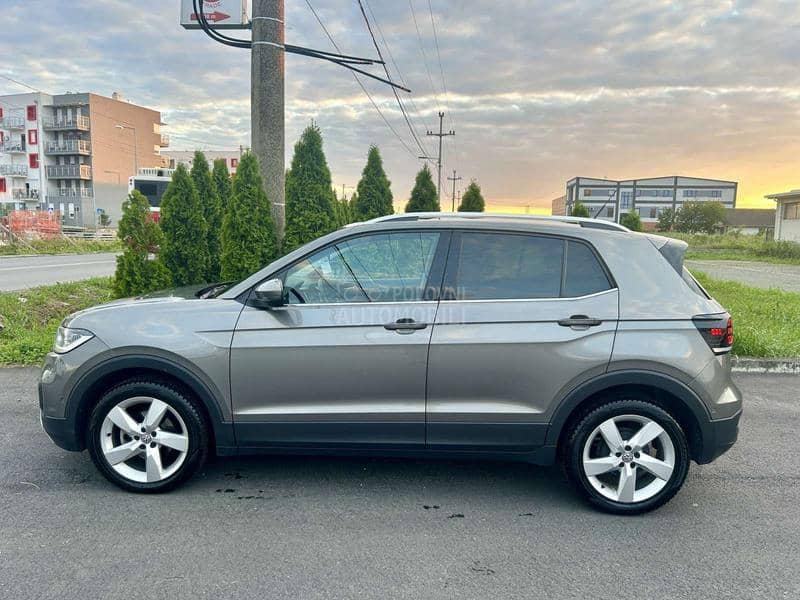 Volkswagen T-Cross VIRTUAL/AMBIENT/NAVY