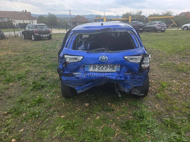 Toyota Yaris 1.5 hibrid 100h