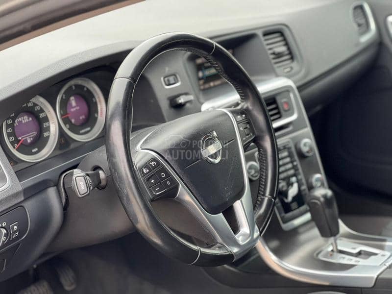Volvo V60 2.0d D3