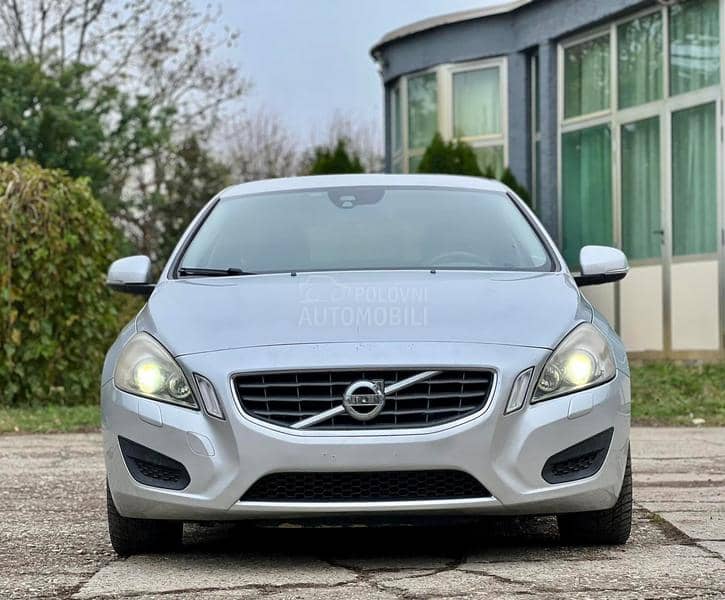 Volvo V60 2.0d D3