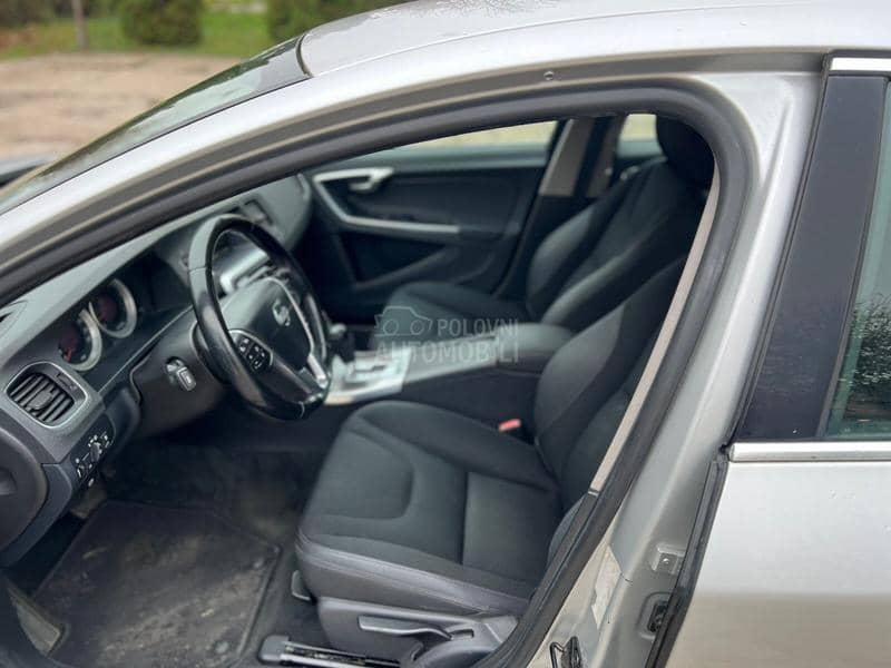 Volvo V60 2.0d D3