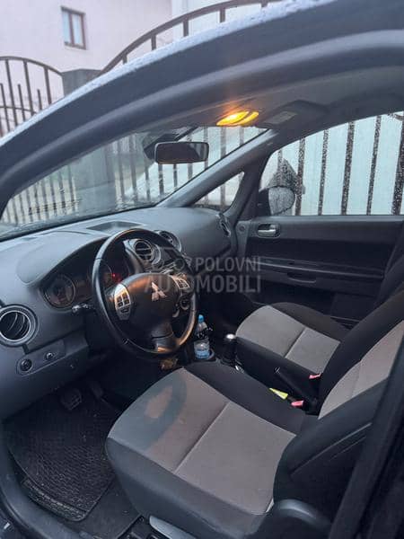 Mitsubishi Colt Veoma čisto i novo