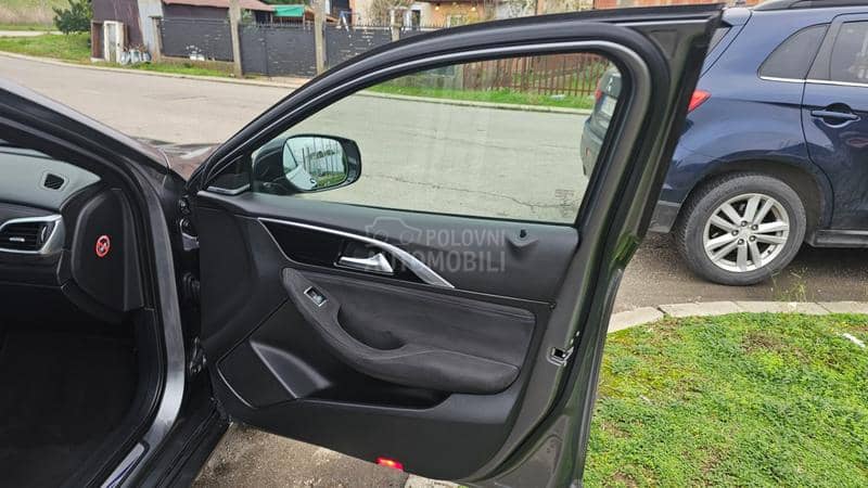 Infiniti Q30 2.2d Premium Autom