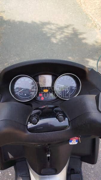 Piaggio mp3 400 lt B.kategorija