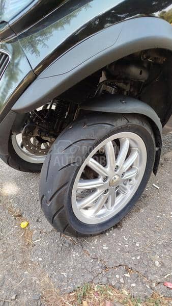 Piaggio mp3 400 lt B.kategorija