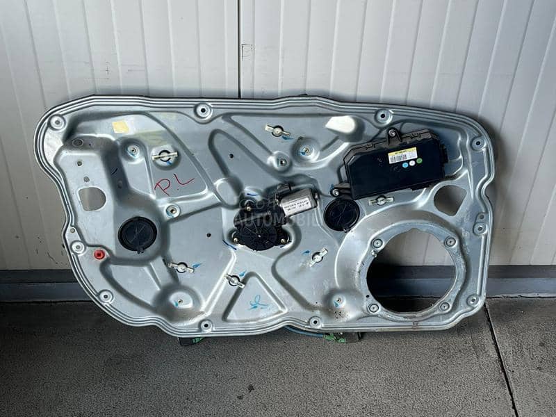 Levi prednji podizac