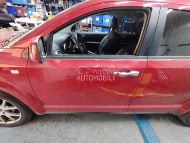 Prednja leva vrata crvena za Fiat Freemont