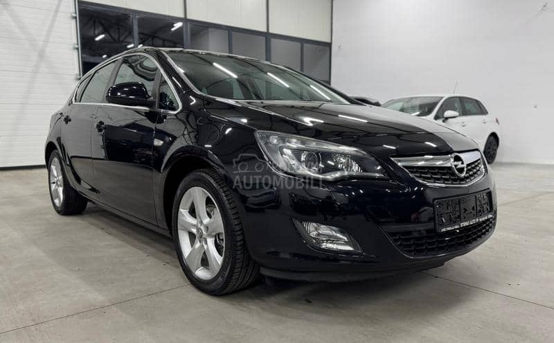 Opel Astra J 1.4T XEN/NAV CH