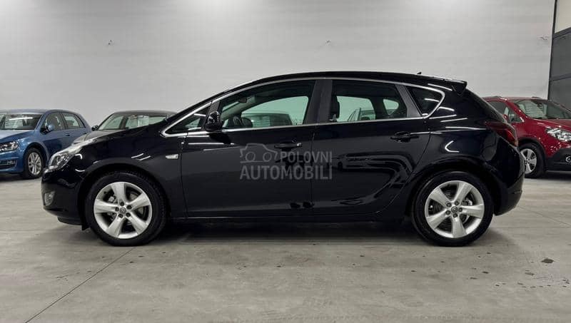 Opel Astra J 1.4T XEN/NAV CH