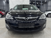 Opel Astra J 1.4T XEN/NAV CH