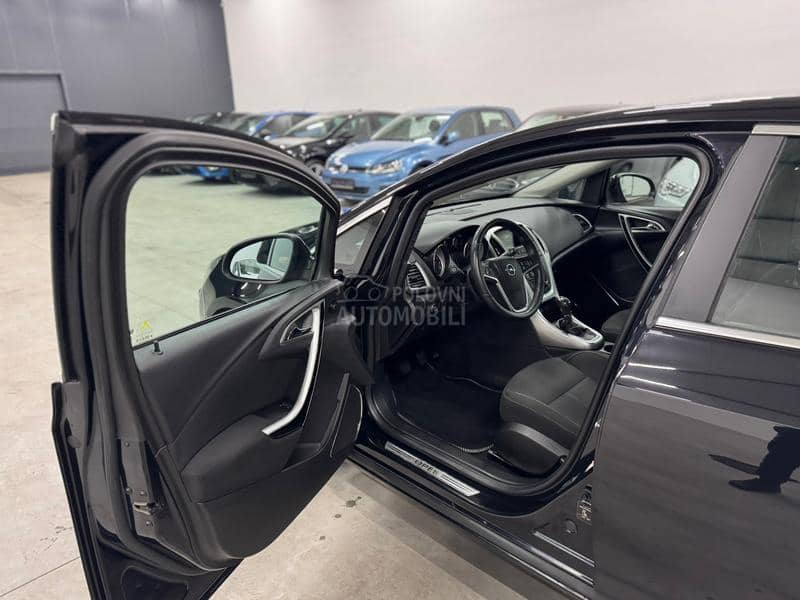 Opel Astra J 1.4T XEN/NAV CH