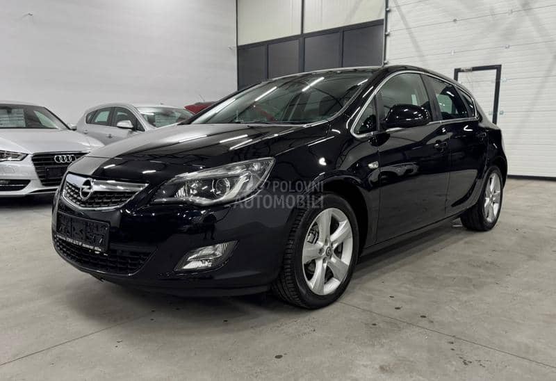 Opel Astra J 1.4T XEN/NAV CH