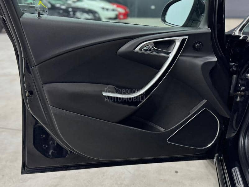 Opel Astra J 1.4T XEN/NAV CH