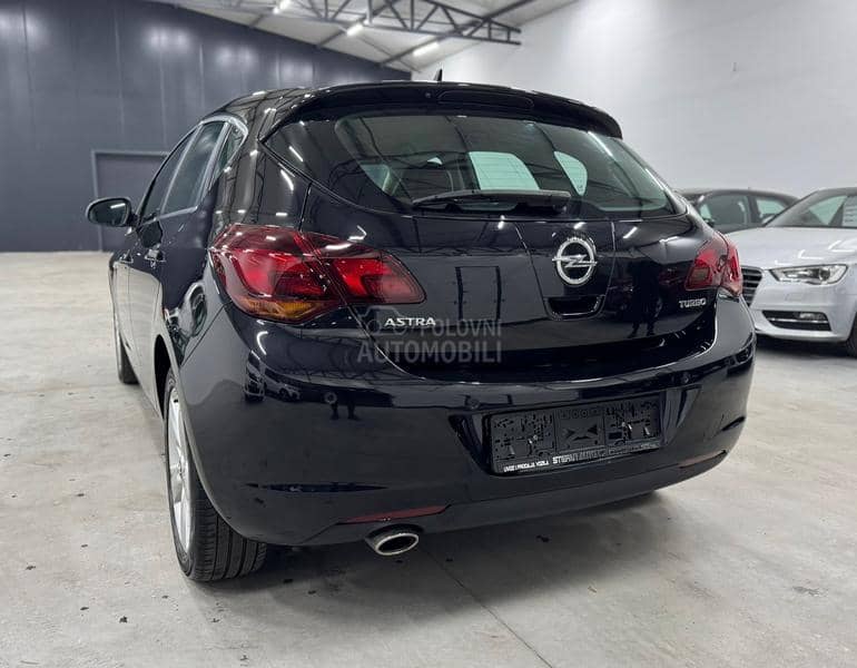 Opel Astra J 1.4T XEN/NAV CH