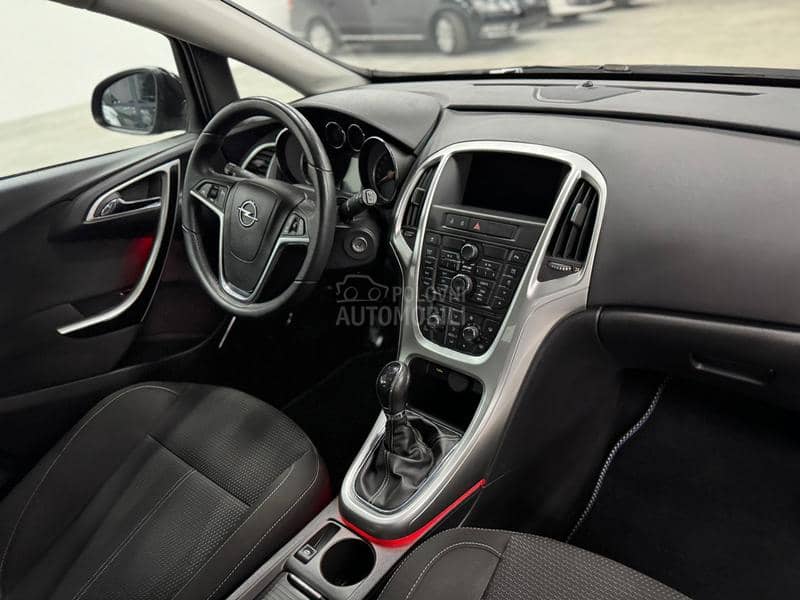 Opel Astra J 1.4T XEN/NAV CH